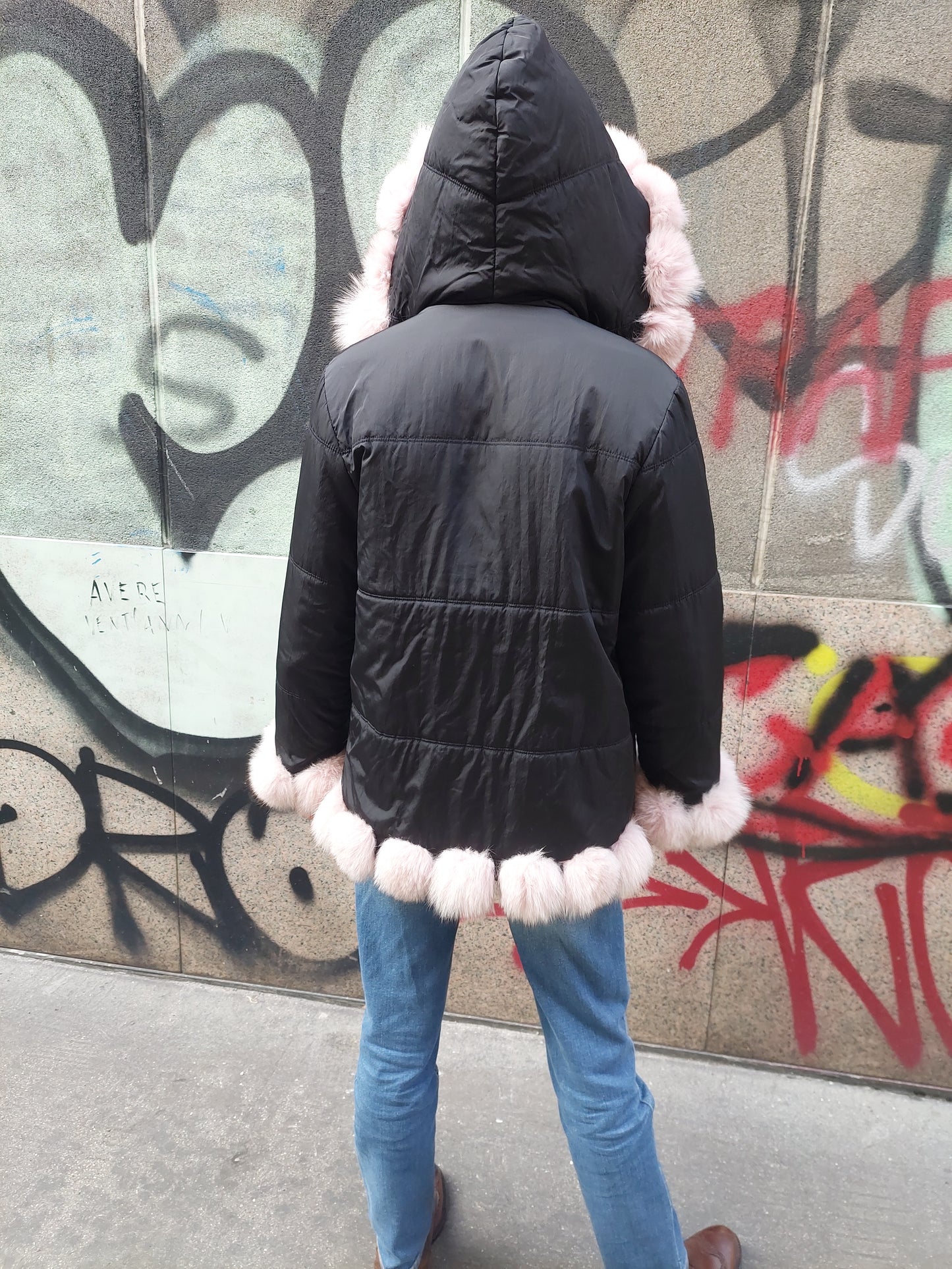 Cappottino Nero Con Inserti In Pelo Rosa