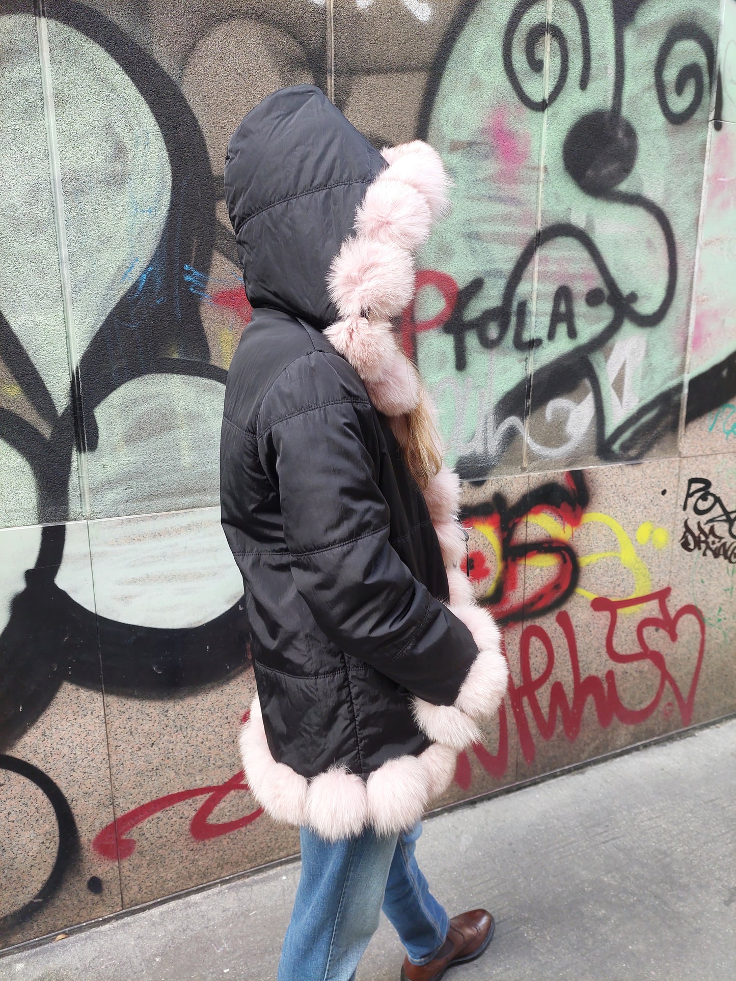 Cappottino Nero Con Inserti In Pelo Rosa